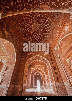 L'intérieur de la mosquée du Taj Mahal, Agra, Inde. Banque D'Images