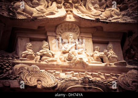 Bas-relief en pierre incroyable avec dieu hindou panthéon à Gangaikonda Cholapuram Temple. L'Inde du Sud, Tamil Nadu, Thanjavur (Trichy) Banque D'Images