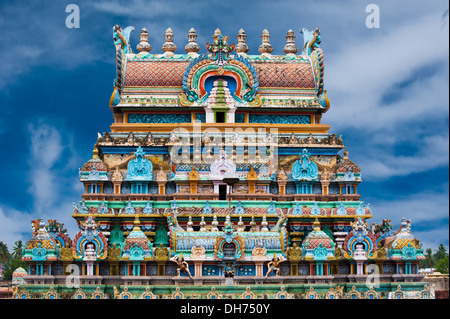 Grand Sud l'architecture indienne. Sri Ranganathaswamy Temple. plus de ciel bleu. L'Inde du Sud, Tamil Nadu, Thanjavur (Trichy) Banque D'Images