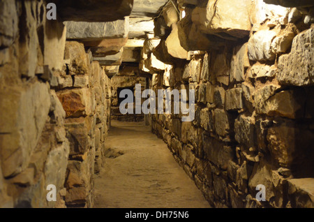 Des galeries souterraines dans le principal temple de Chavin de Huantar, Ancash, Pérou Banque D'Images