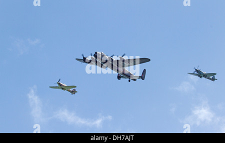 Spitfire et Hurricane Lancaster vol en formation sur l'affichage Banque D'Images