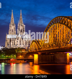 Cologne, Allemagne vue aérienne sur le Rhin. Banque D'Images