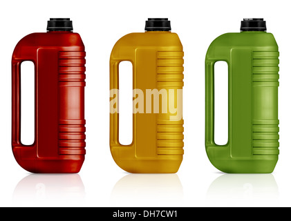 Rouge, jaune, vert, gallon plastique bidon isolé sur un fond blanc. (With clipping path) travail Banque D'Images