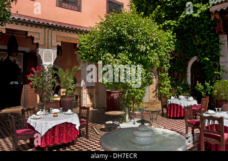 Restaurant Riad Marrakech Maroc Patio Jardin Banque D'Images