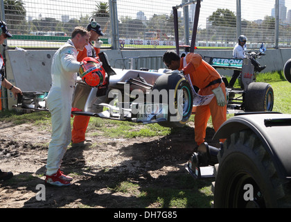 Michael Schumacher après la prise d'un spin off track en pratique session n mula One Grand Prix pratique - Melbourne Banque D'Images