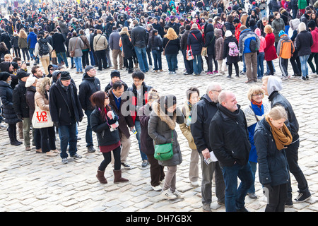 Queue de touristes, Château de Versailles, Paris, France Banque D'Images