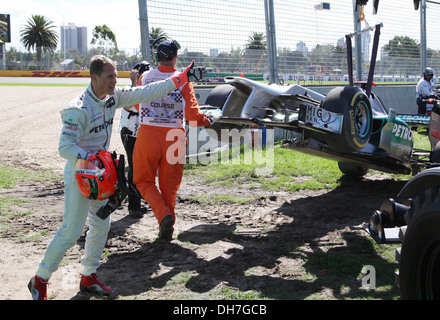 Michael Schumacher après la prise d'un spin off track en pratique session n mula One Grand Prix pratique - Melbourne Banque D'Images