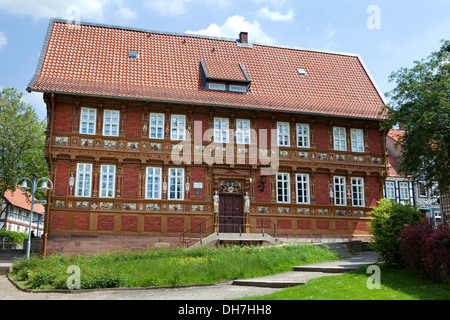 Figures sculptées, vieille école latine décoré de sculptures en bois, 17e siècle, Alfeld, Leine, Basse-Saxe, Allemagne, Europe Banque D'Images