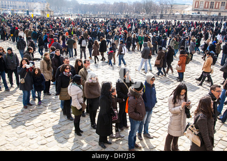 Queue de touristes, Château de Versailles, Paris, France Banque D'Images