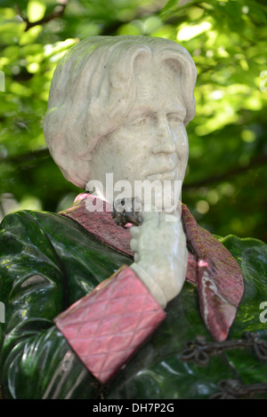 Une statue d'Oscar Wilde dans Merrion Square, Dublin, Irlande Banque D'Images