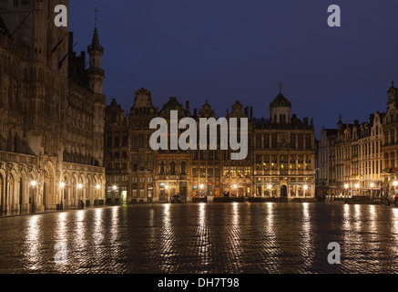 Grand Place, Grote Markt, la place centrale de Bruxelles à l'aube Banque D'Images