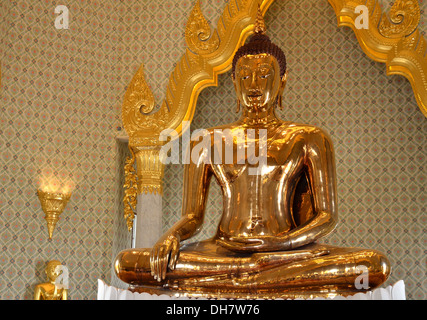 Bouddha en or pur en Thaïlande Bangkok Wat Traimit Banque D'Images