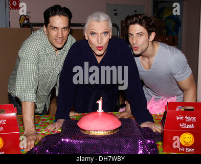 Tony Sheldon et sera Swenson Photo Nick Adams pour l'appel 'Priscilla Queen of Desert''s Premier anniversaire sur Broadway tenue à Banque D'Images