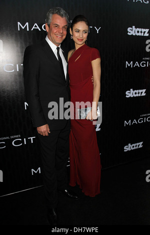 Olga Kurylenko Danny Huston Los Angeles premiere de Starz Nouvelle Série 'Magic City' qui s'est tenue à la DGA, Los Angeles Californie - 15.03.12 Banque D'Images