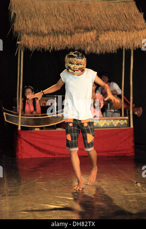 La performance de cirque au Cambodge Banque D'Images