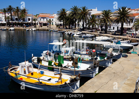 Des bateaux de pêche, Fornells, Es Mercadal, Minorque, Espagne Banque D'Images