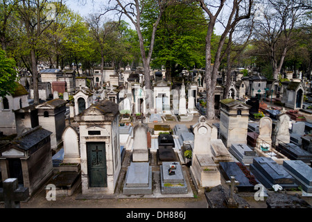 Vue sur le cimetière de Montmartre à Paris, France Banque D'Images