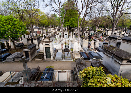 Vue sur le cimetière de Montmartre à Paris, France Banque D'Images