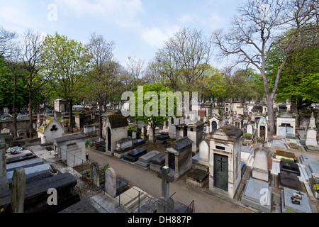 Vue sur le cimetière de Montmartre à Paris, France Banque D'Images