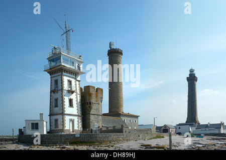 Vieille Tour phare, Chapelle Saint-Pierre, les phares Phare de Penmarch et Phare d'Eckmuehl, Pointe de Saint-Pierre, Penmarch Banque D'Images