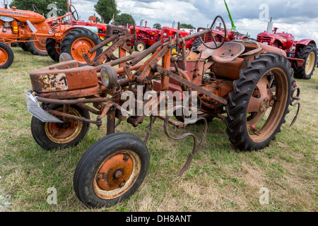 1948 Allis-Chalmers model G porte-tracteur à la poignée de démarrage Club meeting, Norfolk, UK Banque D'Images