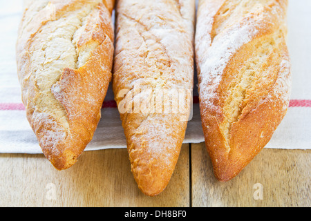 Baguettes de pain français ( ) dans un panier de bambou Banque D'Images