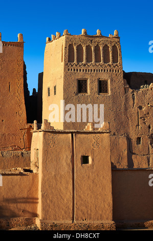 Extérieur de la Kasbah de Taourirt de brique de boue, Ouarzazate, Maroc, construit par Pacha Glaoui. Site du patrimoine mondial de l'Unesco Banque D'Images