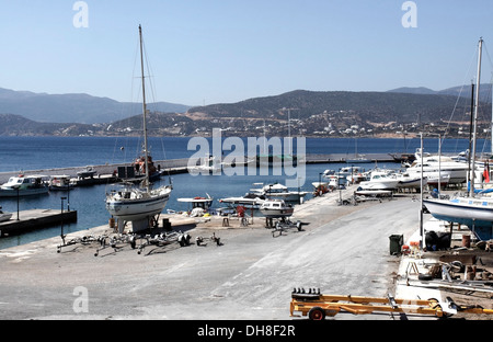 AGIOS NIKOLAOS, CHANTIER SUR L'île grecque de Crète. Banque D'Images
