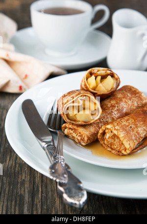 Crêpes fourrées par Apple Banque D'Images