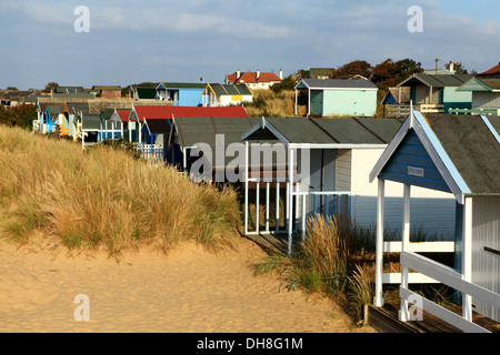 Cabines de plage, dunes de sable, Old Hunstanton, Norfolk, England UK hut coast Banque D'Images