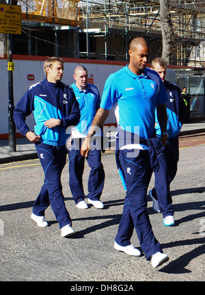 Jussi Jaaskelainen David Wheater et Zat Knight ils arrivent à l'hôpital de Londres pour voir la poitrine footballeur Fabrice Muamba qui Banque D'Images