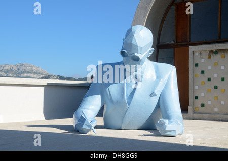 Le Corbusier Dessin, Conception Ou Esquisse. Sculpture sur toit terrasse de l'unité d'habitation ou Cité Radieuse Marseille Provence France Banque D'Images