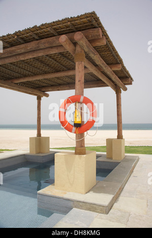 Piscine à nouveau beach villa resort Sir Bani Yas Island, Abu Dhabi Banque D'Images