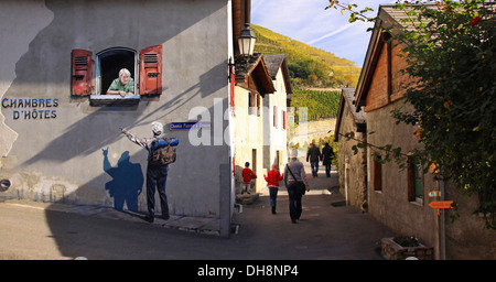 Trompe-l'oeil sur façade le long du chemin du vignoble, Branson, Valais, Suisse Banque D'Images