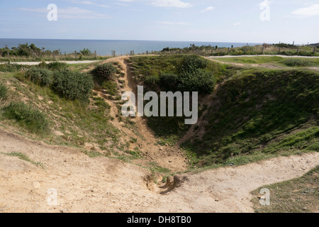 Les cratères de barrage d'artillerie alliées à la Pointe du Hoc, au cours de la journée d'invasion, Normandie, France Banque D'Images