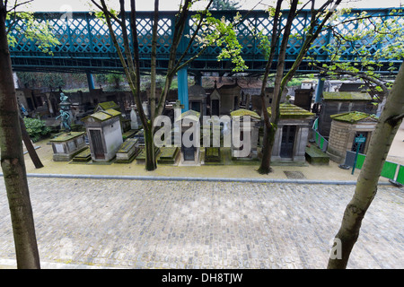 Vue sur le cimetière de Montmartre à Paris, France Banque D'Images