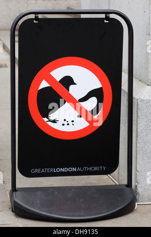Trafalgar Square 'ne pas nourrir les pigeons' Sign Greater London Authority Banque D'Images