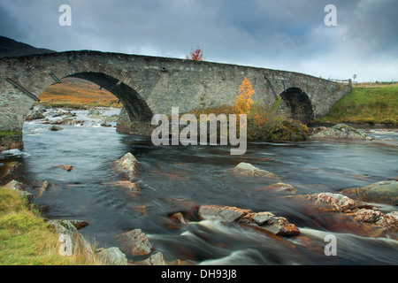 Garva Bridge et de la rivière Spey, Highland Banque D'Images