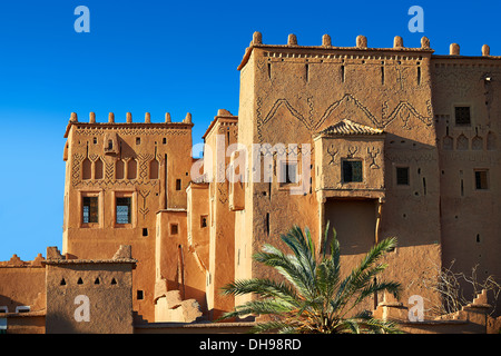 Extérieur de la Kasbah de Taourirt de brique de boue, Ouarzazate, Maroc, construit par Pacha Glaoui. Site du patrimoine mondial de l'Unesco Banque D'Images