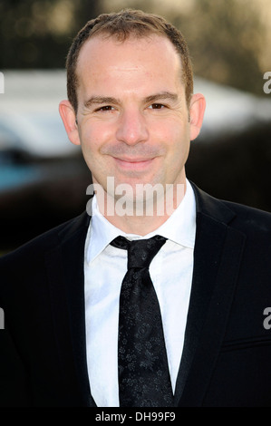 Martin Lewis de soldat sur les bourses détenues au London Syon Park - Hôtel Waldorf Astoria - Arrivées London Angleterre - 25.03.12 Banque D'Images