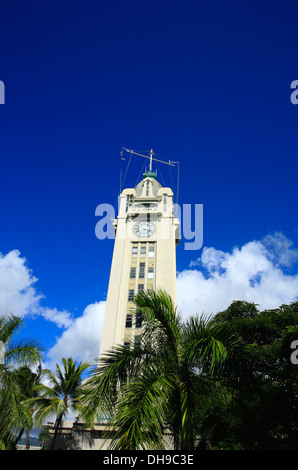 HONOLULU, Hawaï, 3 novembre 2013. L'Aloha Tower est situé sur le front de mer de Port de Honolulu, Oahu, Hawaii. Banque D'Images