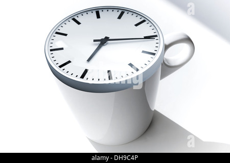 Pause café métaphore. Tasse en céramique blanche avec sur le dessus de l'horloge moderne Banque D'Images