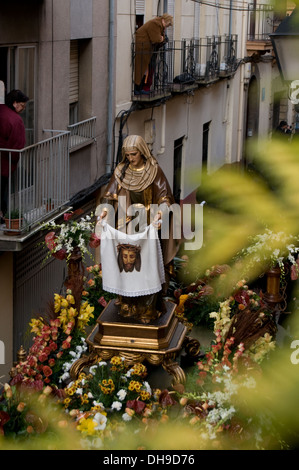 Costaleros. Porteurs de l'image religieuse au cours de processions dans la semaine sainte. Est la plus importante fête religieuse. Espagne Banque D'Images