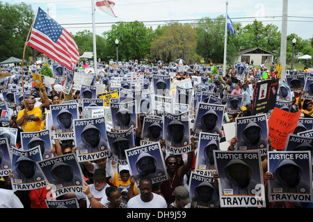 Affaire Trayvon Martin les supporters affluent à un rassemblement devant la NAACP Police Sanford après une marche à travers historiquement Banque D'Images