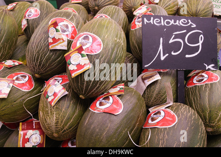Les articles en vente dans le marché de la Boqueria sur La Ramblas, Barcelone, Espagne Banque D'Images