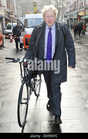 Maire de Londres Boris Johnson à l'extérieur de LBC Radio Londres, Angleterre - 03.04.12 Banque D'Images