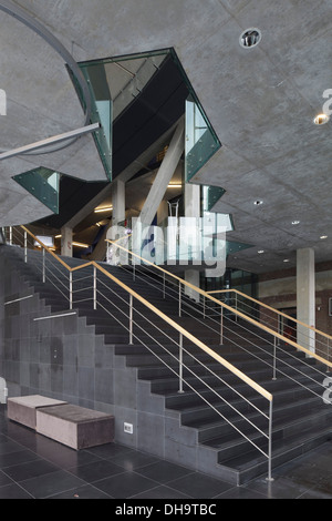 Centre de Congrès Lamot, Mechelen, Belgique. Architecte : 51N4E, 2005. Rez-de-chaussée avec entrée par escalier plafond en béton. Banque D'Images