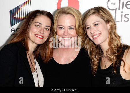 Le Berger de Cybill avec ses filles (L-R) Clémentine Ford et Ariel Oppenheim fête de lancement pour la vie nouvelle série "Le Client Banque D'Images