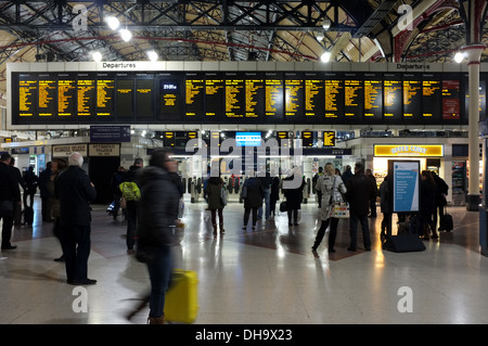La gare Victoria de Londres Uk 2013 Banque D'Images