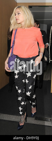 Fearne Cotton et petit ami Jesse Wood quittant le restaurant Nobu Londres Angleterre - 05.04.12 Banque D'Images